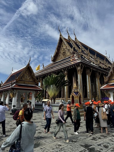 1e27efa6-0e12-403e-8364-3958305e1c7e-aa_photo_upload-Fall2024_Mahidol_Achisa-Panichakul_University-of-Denver_BangkokTemple