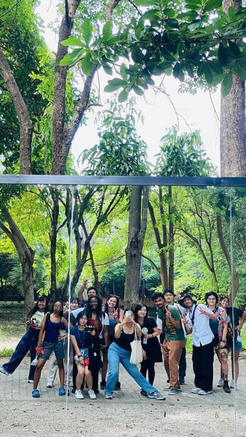 1e27efa6-0e12-403e-8364-3958305e1c7e-aa_photo_upload-Fall2024_Mahidol_Achisa-Panichakul_University-of-Denver_Friends
