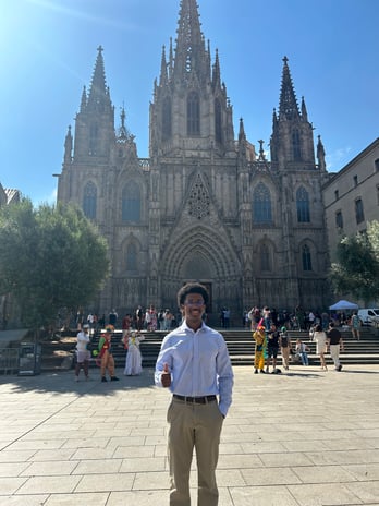79430637-0629-46ca-9dc1-3ac396b35924-aa_photo_upload-Session-2-2024_Intern-in-Barcelona_Donovan-Miller_Across-Logistics_Outside-of-Catedral