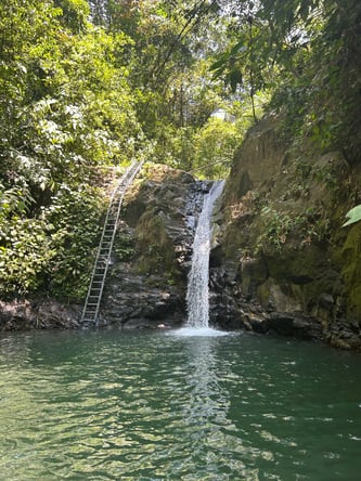 Catarata Esmeralda Uvita