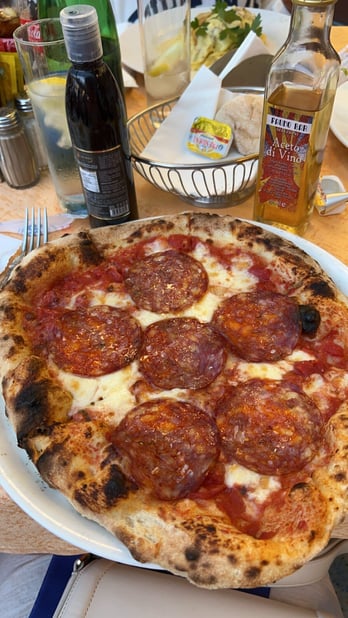 fa0d29bc-50b8-4308-8c73-6e9a0eee855e-aa_photo_upload-Spring-Summer2024_Sorrento_SabinaCumming_UniversityOfMichigan_Pizza